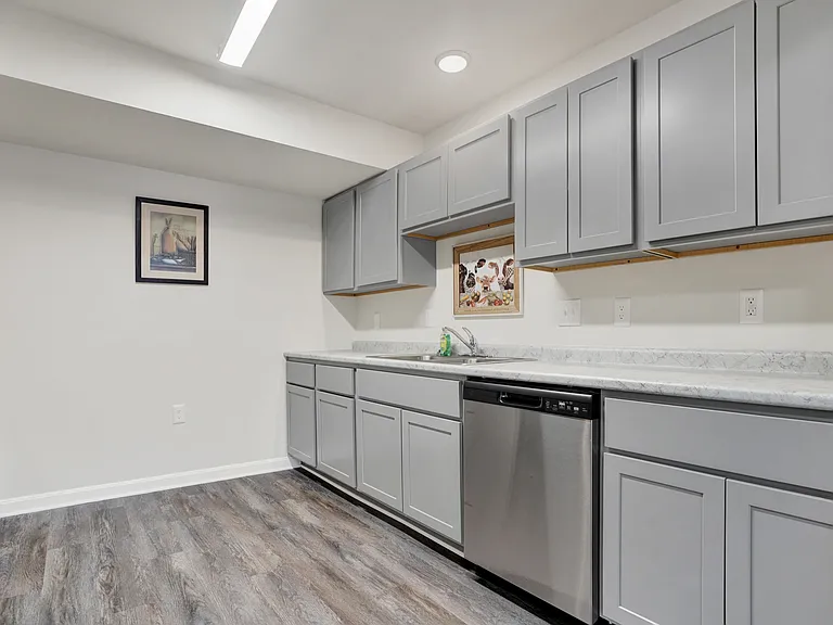 Cortland Apts. — Photo 4