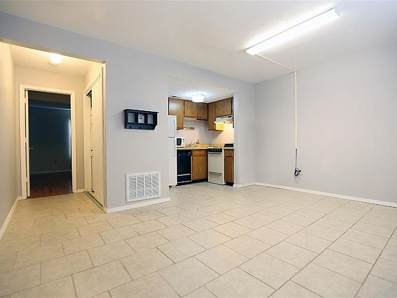 2nd image of 2128 N Garland Ave APT 3