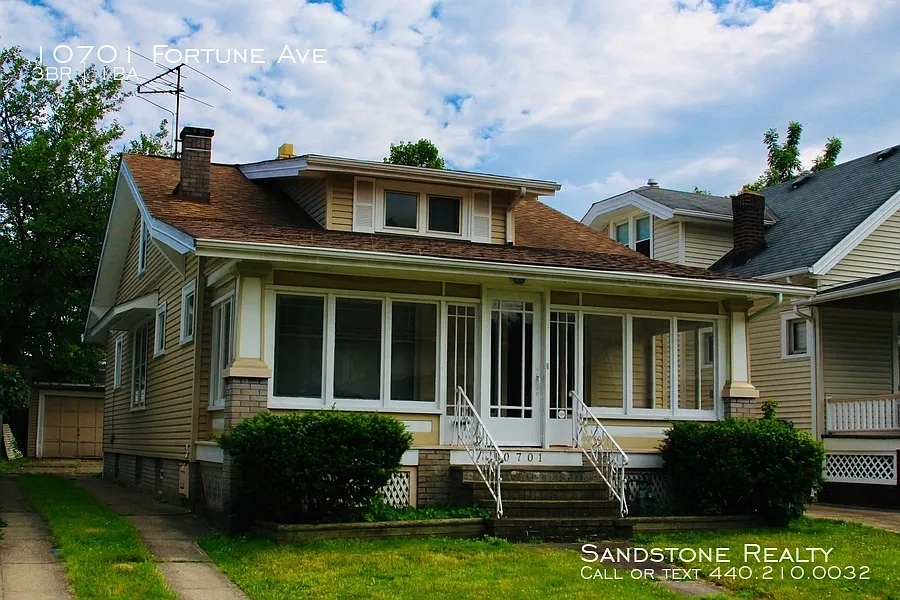 10701 Fortune Ave photo 1