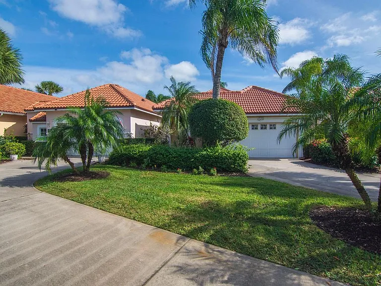 1735 Victoria Cir — Photo 39