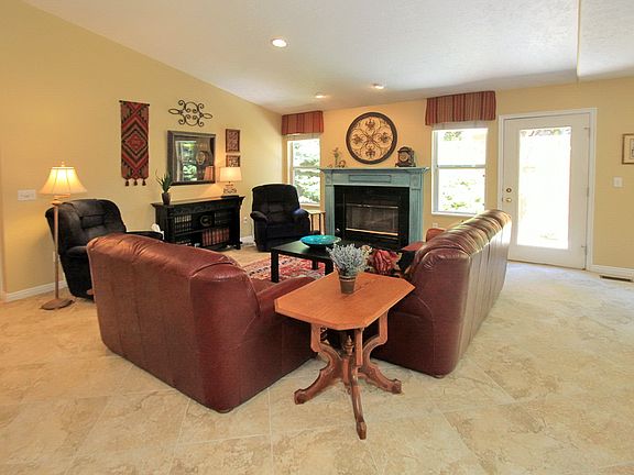 3rd image of 2241 E Lincoln Ct
