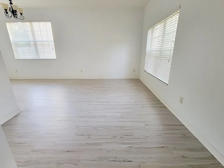 412 Summerlyn Dr — Photo 15