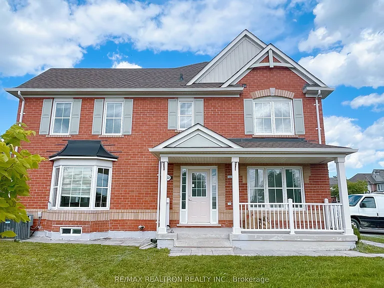 222 Dougherty Cres — Photo 2
