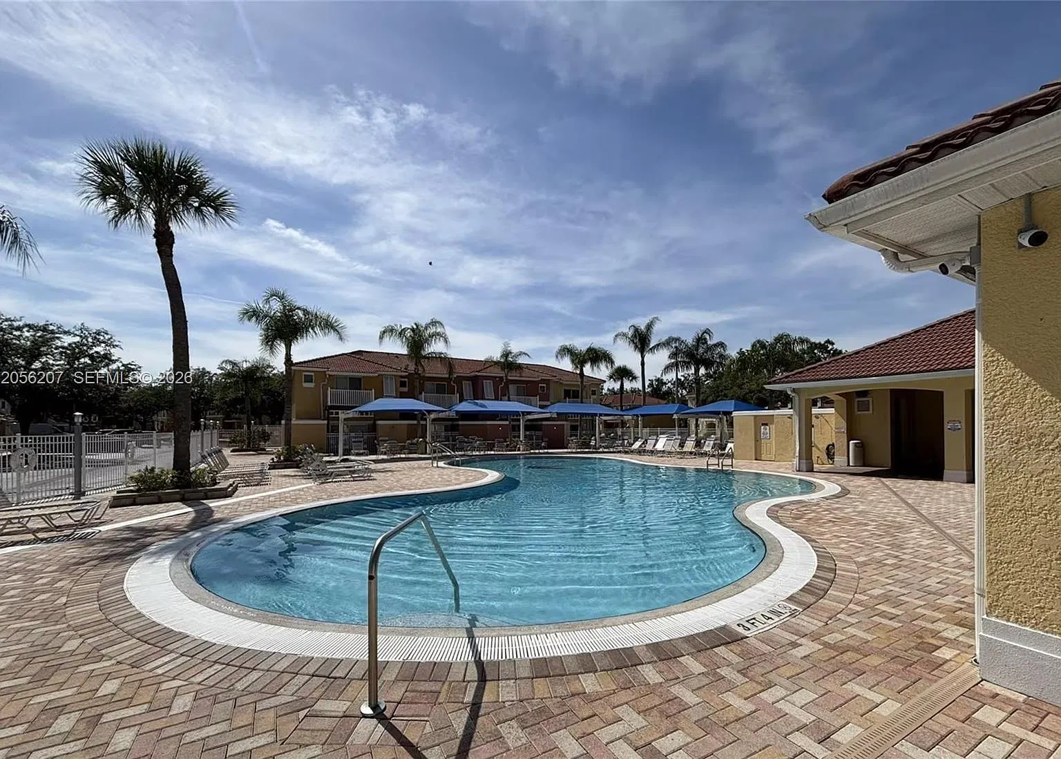 3 bed, 2.5 bath, $2,200 — Photo 2