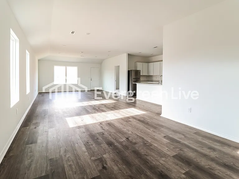 7024 Potomac Trl — Photo 4