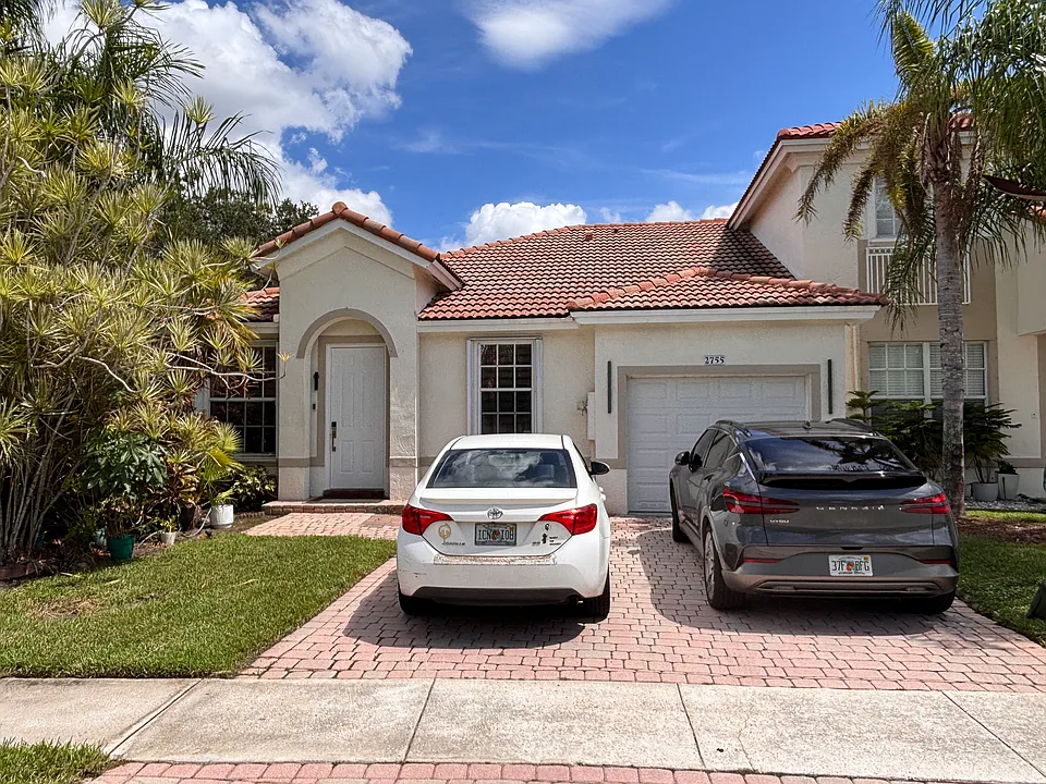 2755 SW 187th Ave