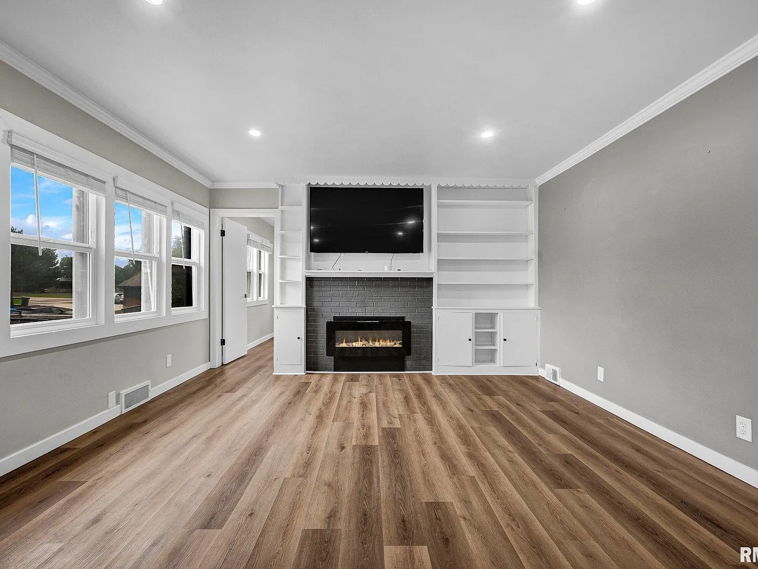 3 bed, 1.0 bath, 1287 sqft, $2,000 — Photo 4