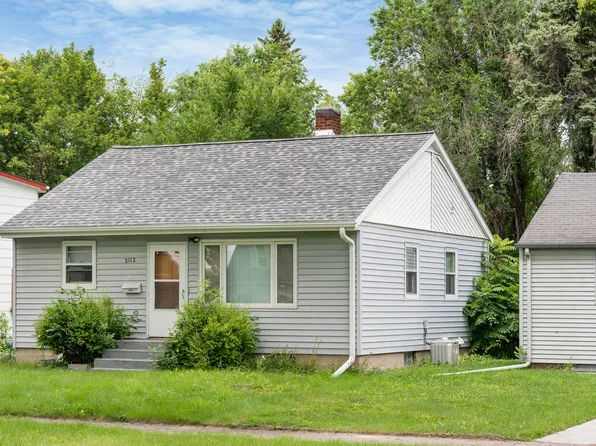 2112 1st Ave N, Grand Forks, ND 58203