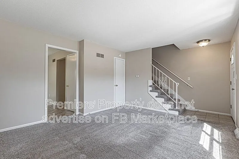 2 bed, 1.5 bath, 935 sqft, $1,295 — Photo 3