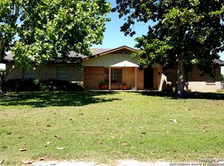103 Westhaven St, Floresville, TX 78114