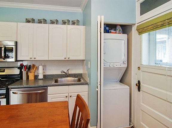 5th image of 845 Clarence Ave APT 3