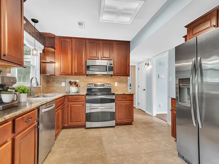 302 Lampros Ct — Photo 3