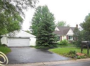 585 Amberwood St, Auburn Hills, MI