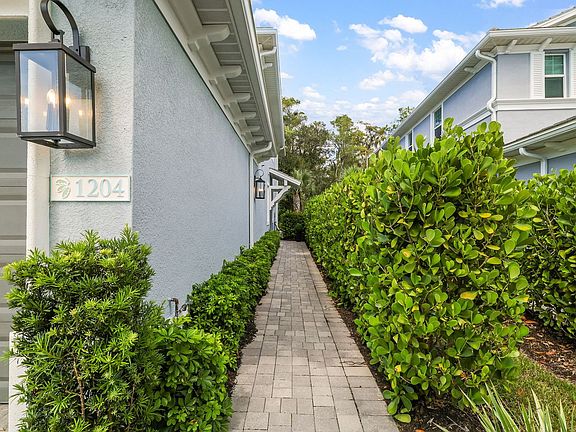 3rd image of 2614 Seychelles Cir #1204