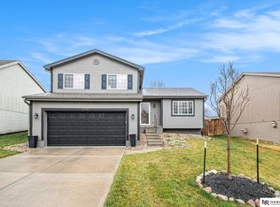 17132 Barnett St, Omaha, NE 68116