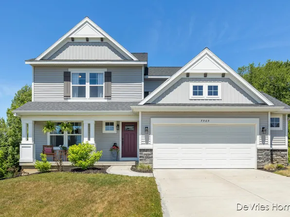 7505 Macview Dr, Zeeland, MI 49464