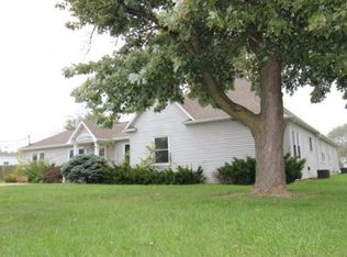 910 17th St, Charleston, IL 61920