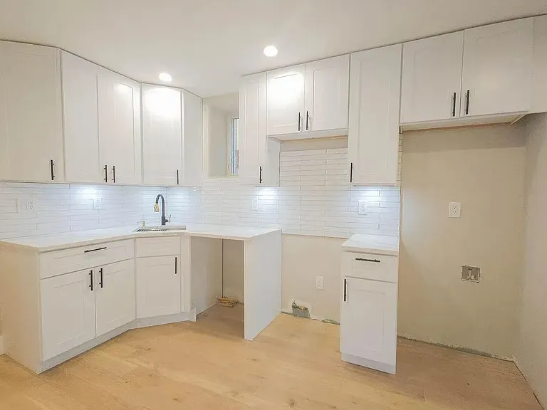 334 Van Duzer St #1 — Photo 8