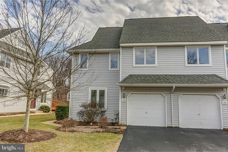 1st image of 102 E Thomas Ct