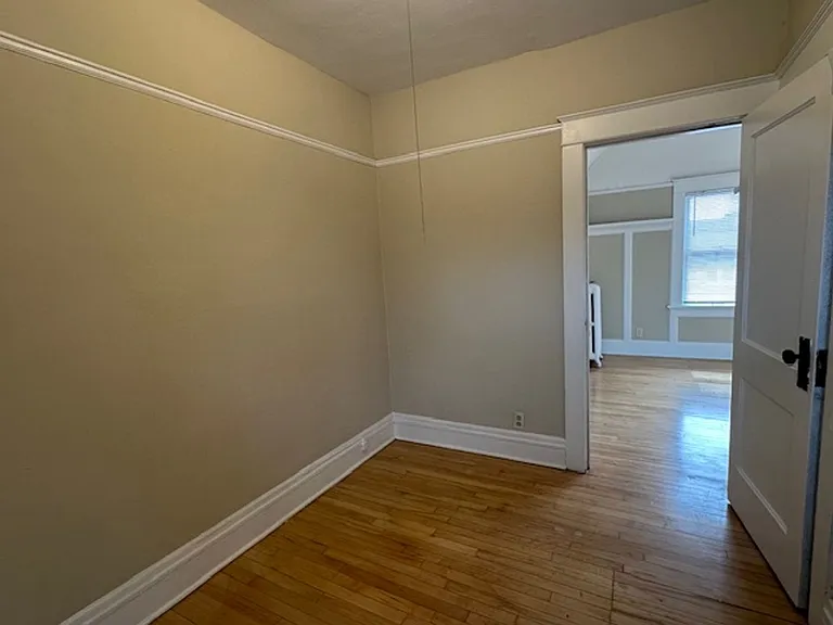Freshly Renovated 2BR Apartments Near UWM Heat Included — Photo 17