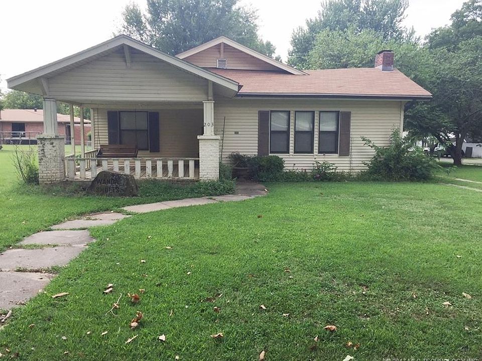 1st image of 203 S 10th St