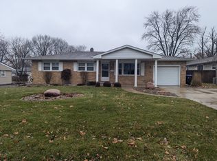 328 Rowe Dr, Bloomington, IL 61701