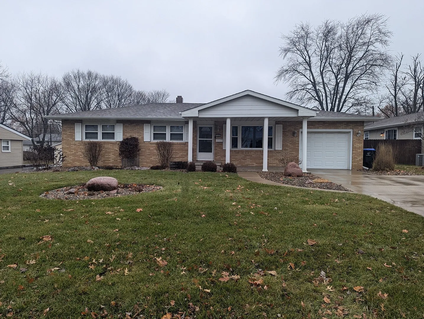 328 Rowe Dr photo 1