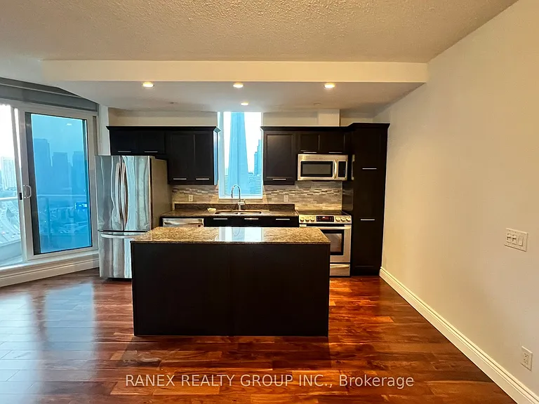 8 York St #2812 — Photo 12