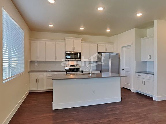 4th image of 1405 N Alderleaf Ave