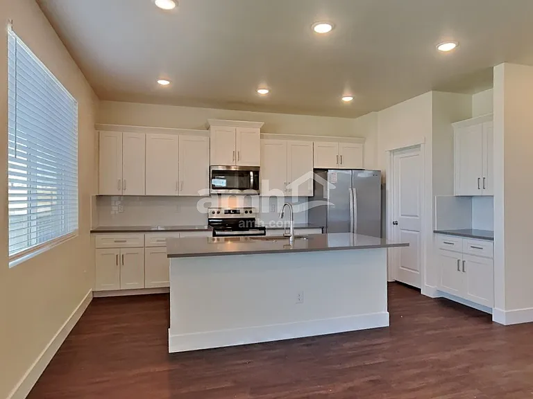 1405 N Alderleaf Ave — Photo 4