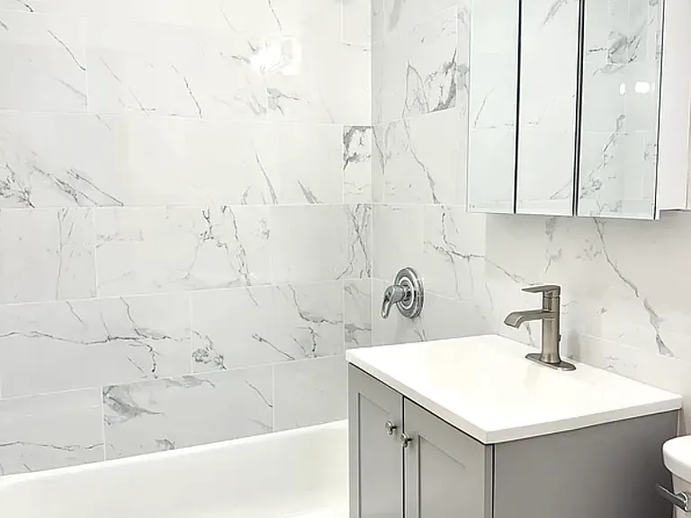 21 E 62nd St #4B — Photo 4