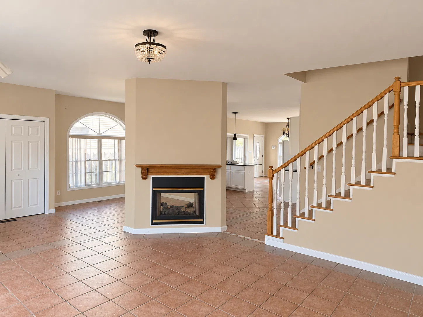 3 bed, 2.5 bath, 2160 sqft, $3,200 — Photo 2