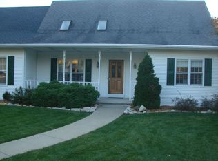 1305 Oak Crest Dr, Green Bay, WI 54313