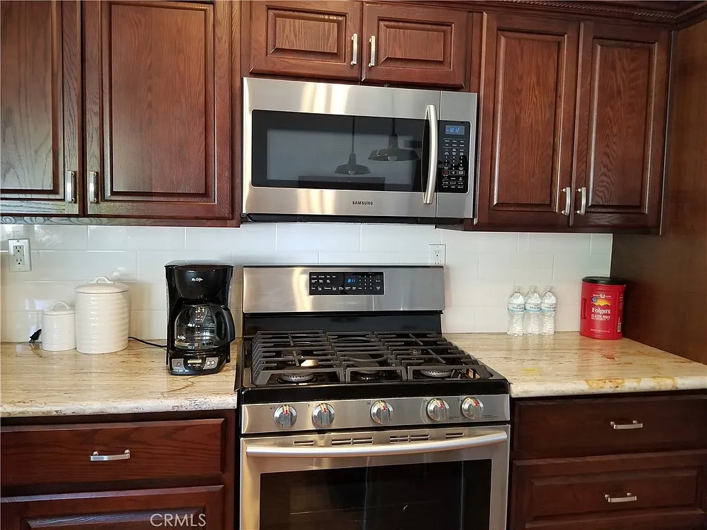 4 bed, 1924 sqft, $7,950 — Photo 2