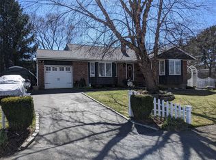 80 Bowling Ln, Deer Park, NY 11729