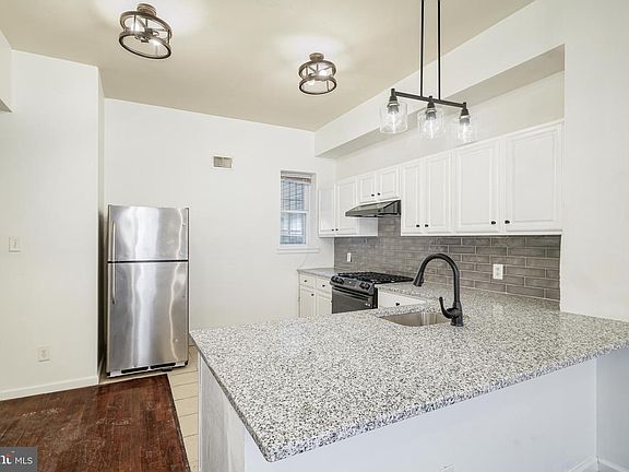 3rd image of 305 N 41st St