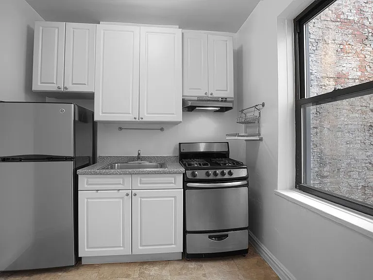 62 Leroy St #3C — Photo 4