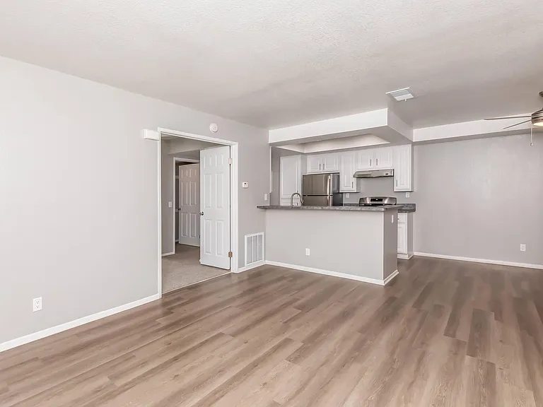 Palm Court Apartment Homes — Photo 31