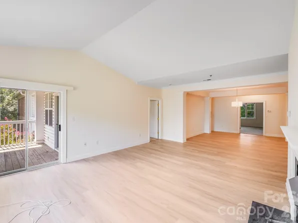 5601 Fairview Rd APT 10, Charlotte, NC 28209