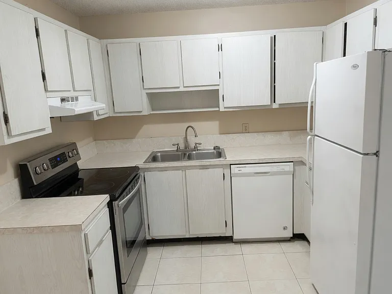53 SE Mead Pl — Photo 10