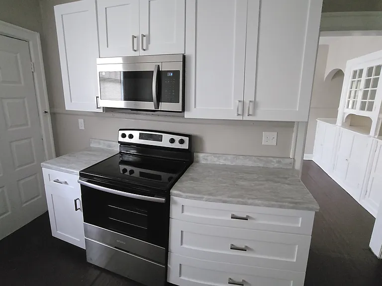1215 E Anderson St — Photo 6