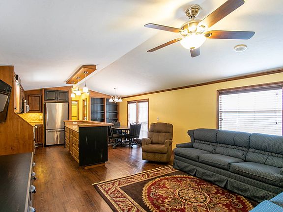 4th image of 63 Pecan Dr S