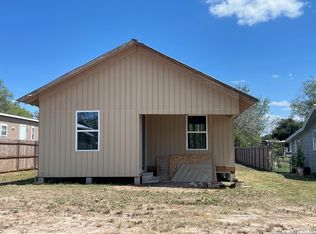 1708 Hackberry St, Three Rivers, TX 78071