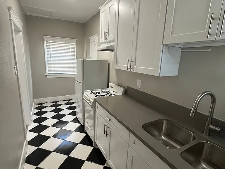 1904 E Bermuda St #8 — Photo 6
