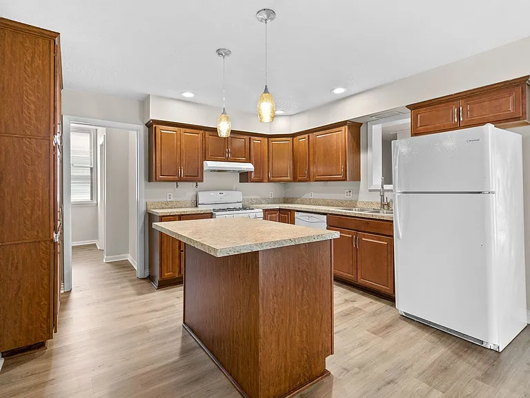 732 S Main Ave — Photo 15