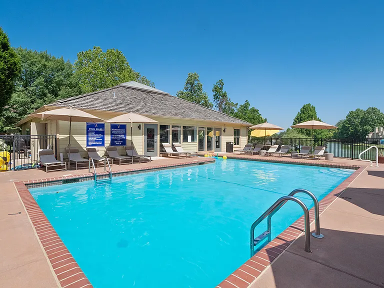 Lago Vista Apartments — Photo 8