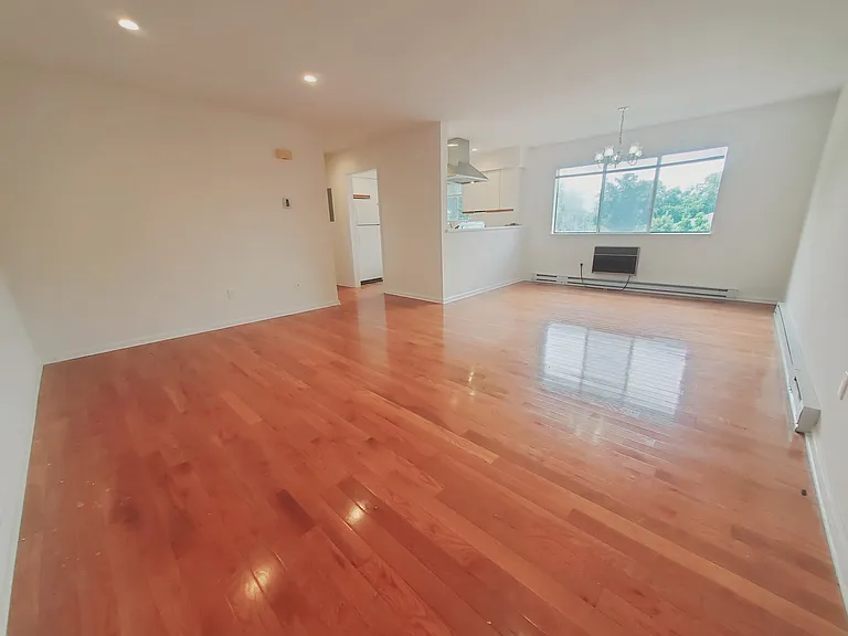 92 Euclid Ave #4 — Photo 4