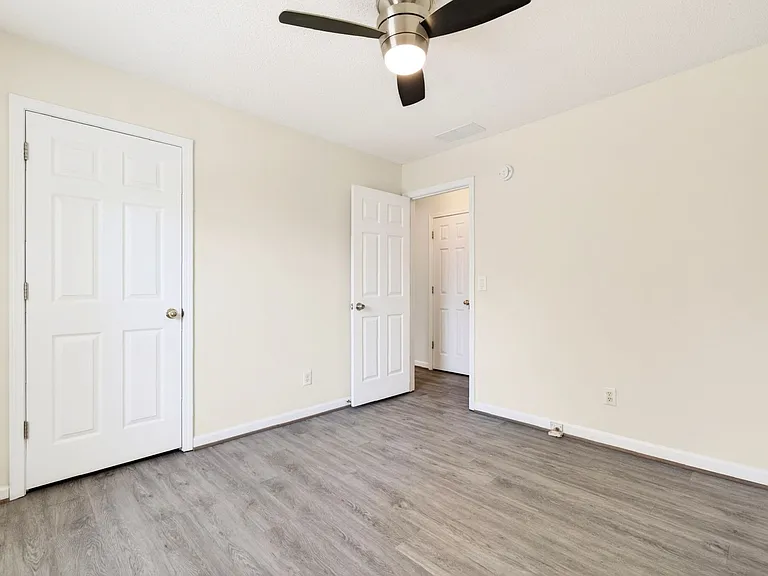 3212 Pagoda Trce — Photo 2