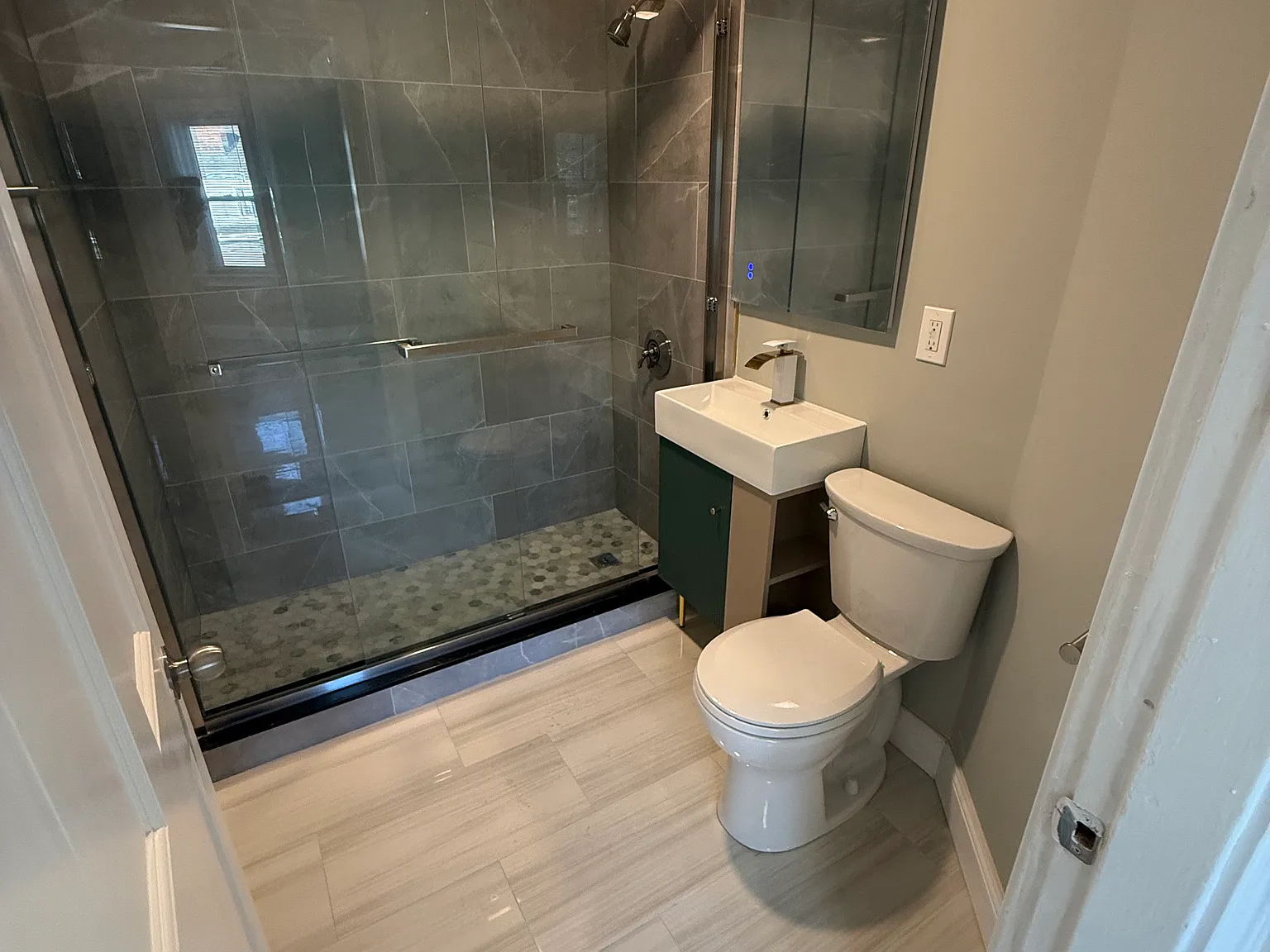 2 bed, 999 sqft, $2,800 — Photo 3