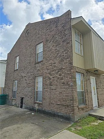 64 Carriage Ln #D — Photo 2